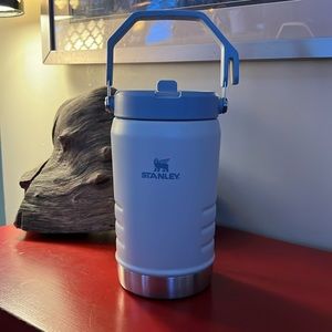 Stanley 40oz IceFlow Flip Straw Jug